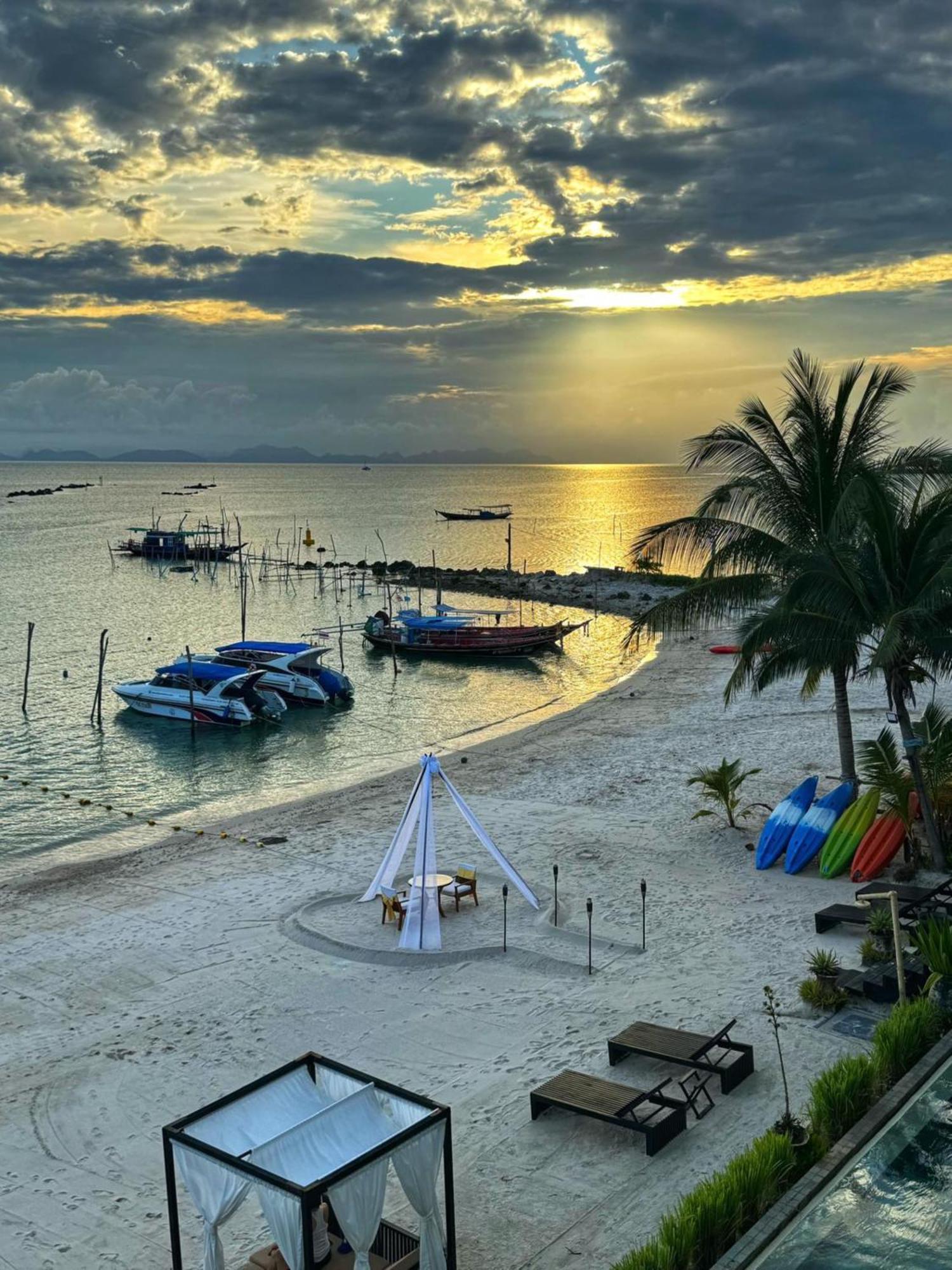 The Beach Samui Taling Ngam Beach Extérieur photo