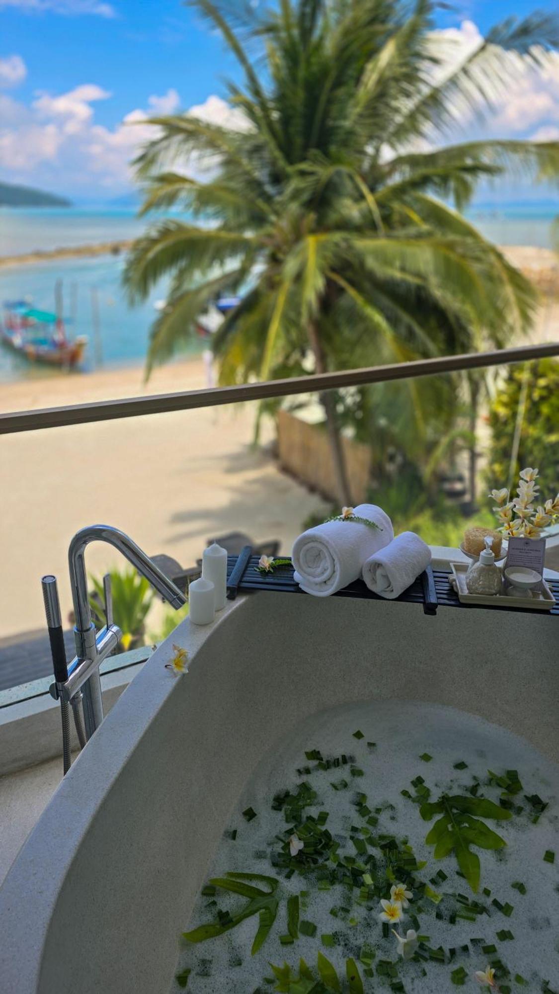 The Beach Samui Taling Ngam Beach Extérieur photo